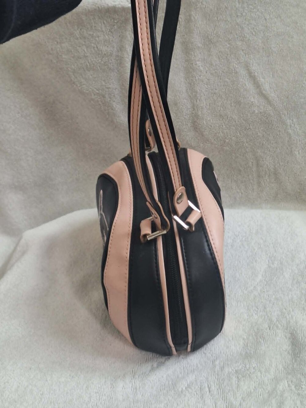 Nearly New Condition Demonia Leather Vintage CAT PURSE/HANDBAG - Picture 2 of 9